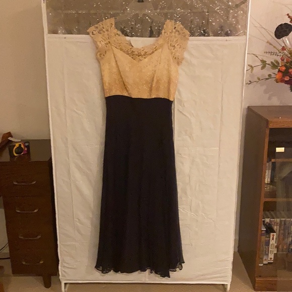 Beautiful vintage dress! - Picture 1 of 5